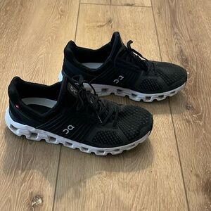 On Cloud Black and White sneakers. Size 10